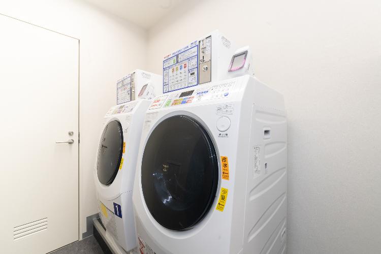 【全自動洗濯乾燥機】2台ご用意しております。お部屋のテレビ画面から利用状況が確認できます。