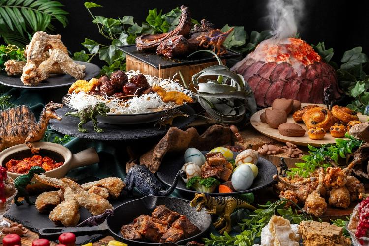 夏休み　恐竜ビュッフェ