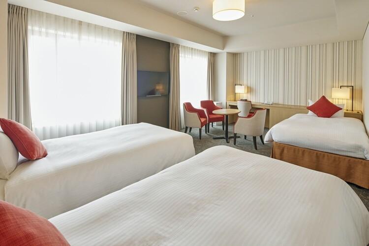 【エミオンスクエア】スクエアフォースルーム（常設ベッド3台）