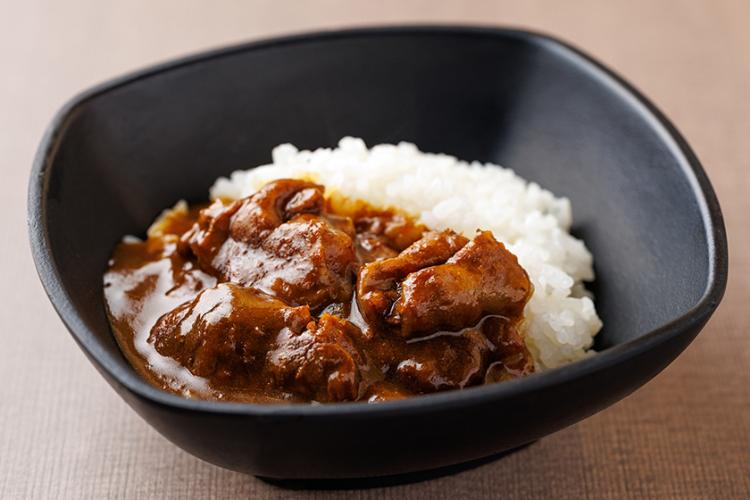 【朝食】3階レストラン　朝食内容…地元の食材を取り入れた和食・洋食のビュッフェ。朝食提供時間6：30am～10：30am。