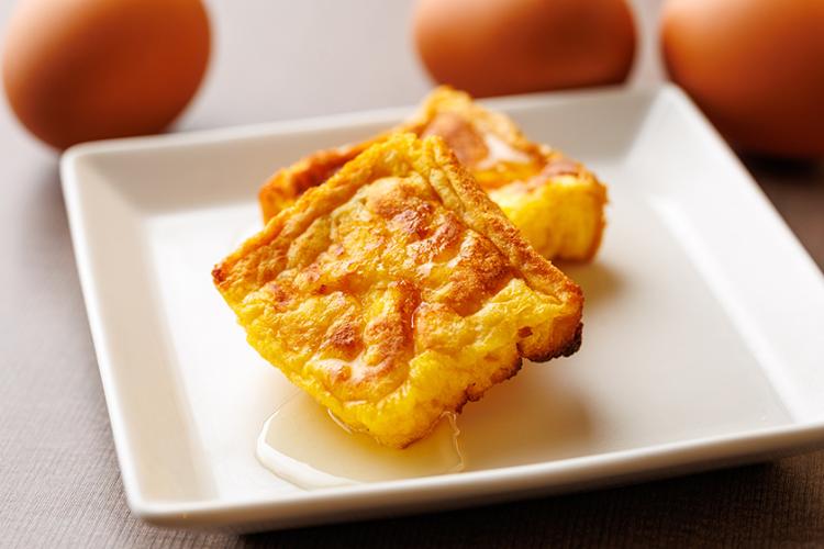 【朝食】3階レストラン　朝食内容…地元の食材を取り入れた和食・洋食のビュッフェ。朝食提供時間6：30am～10：30am。