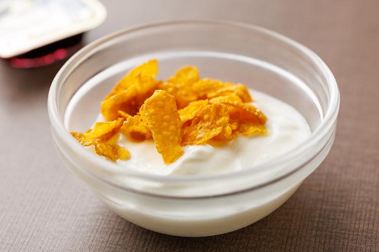 【朝食】3階レストラン　朝食内容…地元の食材を取り入れた和食・洋食のビュッフェ。朝食提供時間6：30am～10：30am。