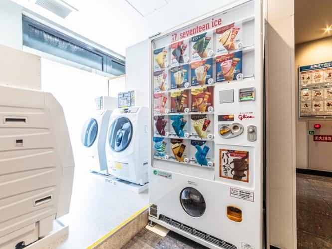 2F アイスクリームの自動販売機