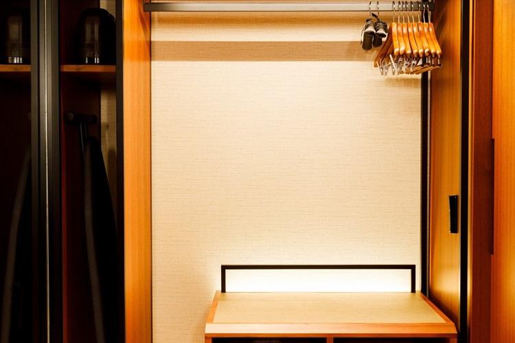【ゲストルーム】 お部屋には、クローゼット、アイロン・アイロン台を備えています。