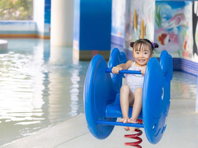 お子様用室内プール「アクアランド　ソンテ」  楽しい遊具もいっぱい♪