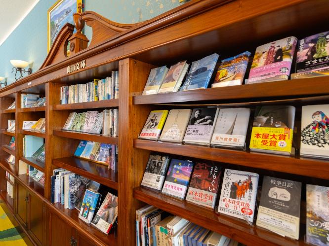 【（西館 1F） 山口文庫】  お部屋に持っていって読むことも可能ですので、ごゆっくりお楽しみください。
