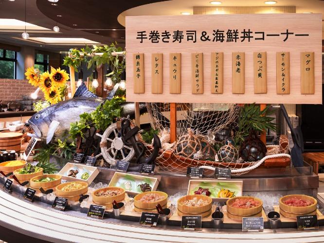 【ブッフェ一例】海鮮などが並ぶ「手巻き寿司&海鮮丼」コーナーで自分だけの味が楽しめる