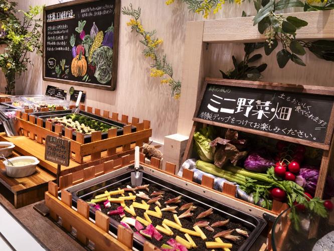 【ブッフェ一例】北湯沢や近郊産の野菜が並ぶ「ミニ野菜畑」。特製ディップを付けて召し上がれ
