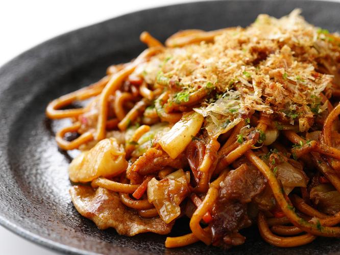 朝食|朝から大阪を感じる!旨みたっぷり「ソース焼きそば」