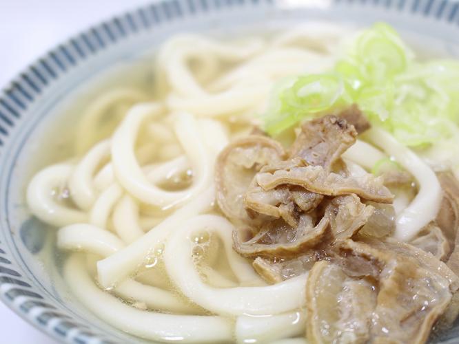 朝食|大阪発祥!旨みが凝縮された名物「かすうどん」